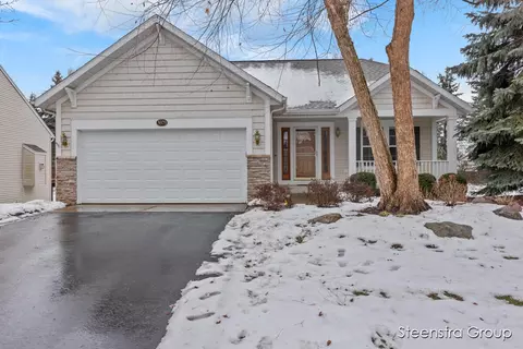 5979 Mill Pt, Kentwood, MI 49512