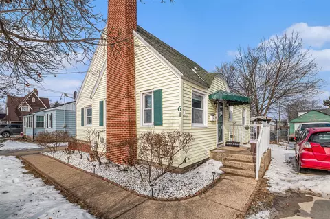 61 Canterbury, Grand Rapids, MI 49548