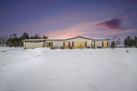 6025 Pickerel Lk, Petoskey, MI 49770