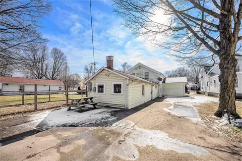 Exterior - 445 Centreville, Constantine, MI 49042 photo 4 of 5