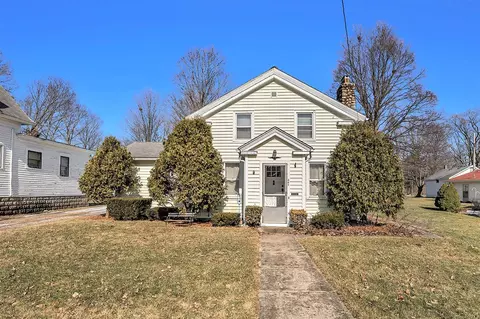 445 Centreville, Constantine, MI 49042