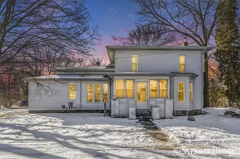 1561 W Ellis, Belding, MI 48809 photo 2