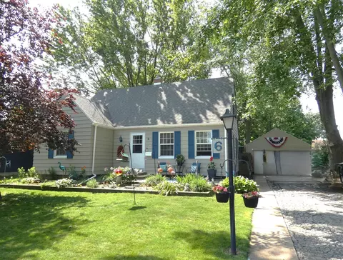 6 Poplar, Three Oaks, MI 49128