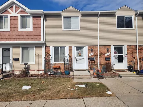 45820 Kensington, Utica, MI 48317