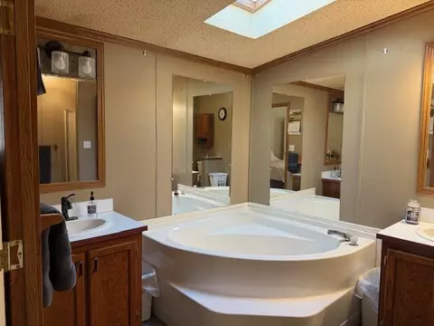 Bath - 1660 E 128th, Grant, MI 49327 photo 3 of 4