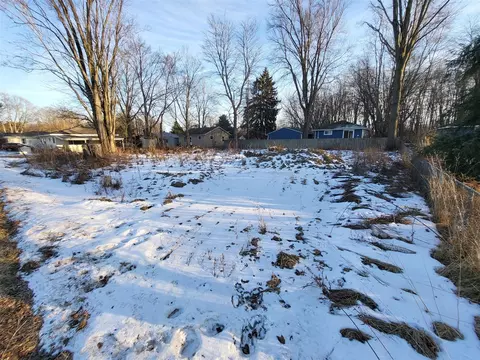 V/l Sylvester, Coloma, MI 49038