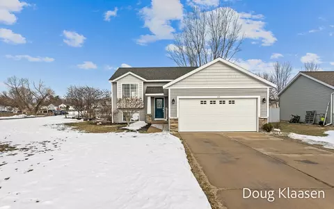 145 Bluefield, Holland, MI 49424