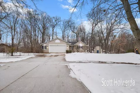 2582 Walker Woods, Walker, MI 49544