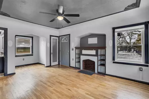 Living - 120 Charles St, Jackson, MI 49203 photo 1 of 6