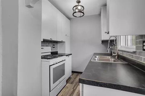 Kitchen - 120 Charles St, Jackson, MI 49203 photo 3 of 4