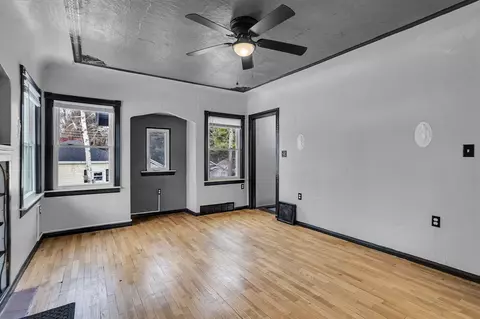 Living - 120 Charles St, Jackson, MI 49203 photo 5 of 6