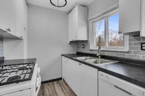 Kitchen - 120 Charles St, Jackson, MI 49203 photo 2 of 4