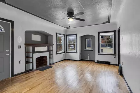 Living - 120 Charles St, Jackson, MI 49203 photo 3 of 6