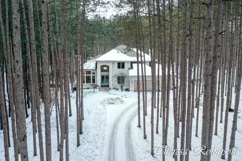 3585 Blue Water Pnes, Grand Rapids, MI 49525
