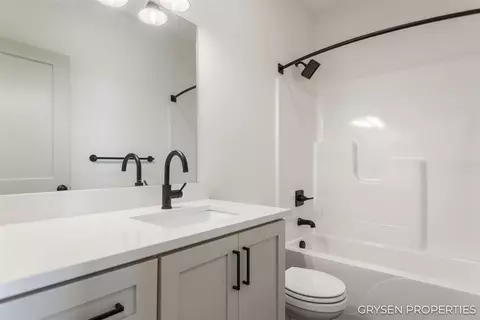 Bath - 9436 28th, Jenison, MI 49428 photo 4 of 5