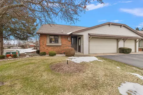 124 Parkside, Zeeland, MI 49464