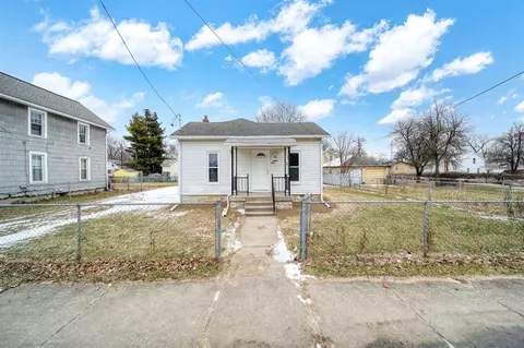 923 N Blackstone, Jackson, MI 49202 photo 2