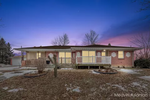 4356-4358 Kentridge Dr SE, Grand Rapids, MI 49508