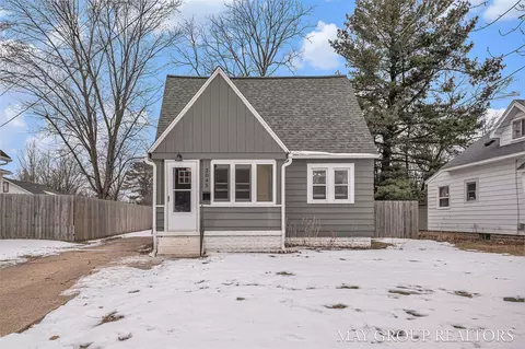 2045 Oakwood, Grand Rapids, MI 49505