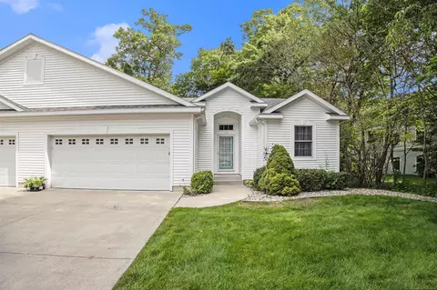 132 Stone Gate #17, Spring Lake, MI 49456