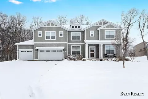 4769 Oak Harbor Dr, Grand Rapids, MI 49512