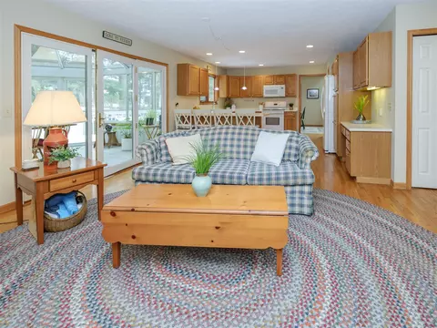Living - 7233 Eagle Hts, Mattawan, MI 49071 photo 5 of 7