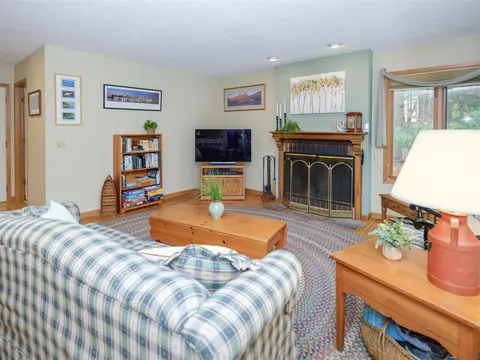 Living - 7233 Eagle Hts, Mattawan, MI 49071 photo 4 of 7