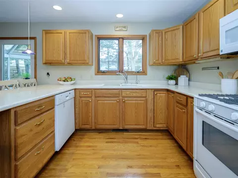 Kitchen - 7233 Eagle Hts, Mattawan, MI 49071 photo 2 of 4
