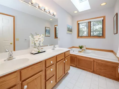 Bath - 7233 Eagle Hts, Mattawan, MI 49071 photo 2 of 5