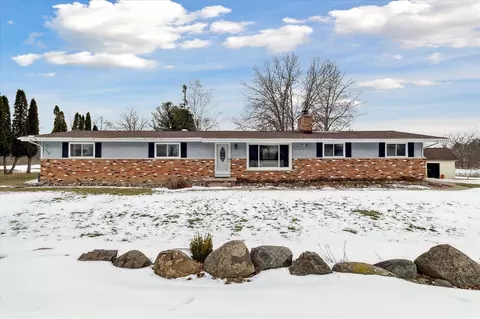 3900 Byron, Howell, MI 48855