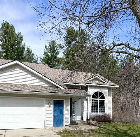 733 W River Hls, Newaygo, MI 49337