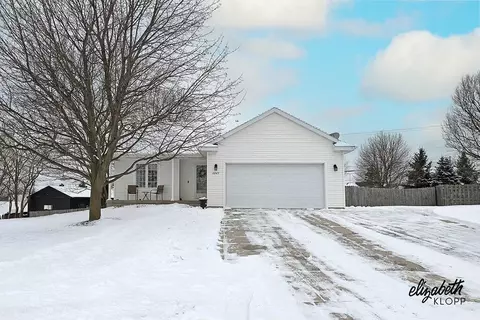 6849 Deer Cv, Caledonia, MI 49316