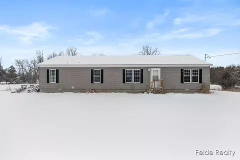 7815 N Marble Rd, Howard City, MI 49329
