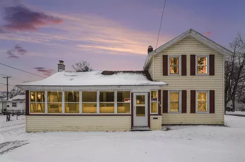 616 E Broadway, Three Rivers, MI 49093