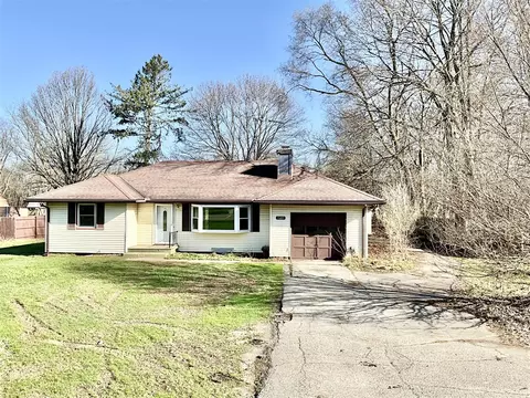 1685 E Clinton, Charlotte, MI 48813