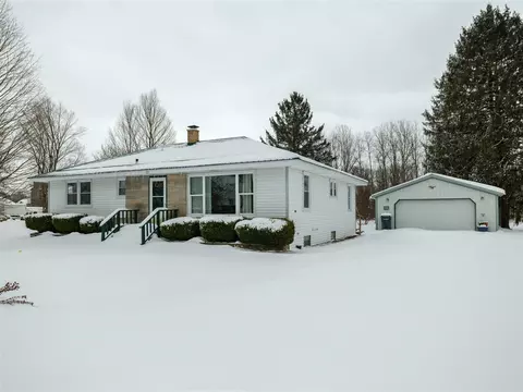 221 W James, Lawrence, MI 49064