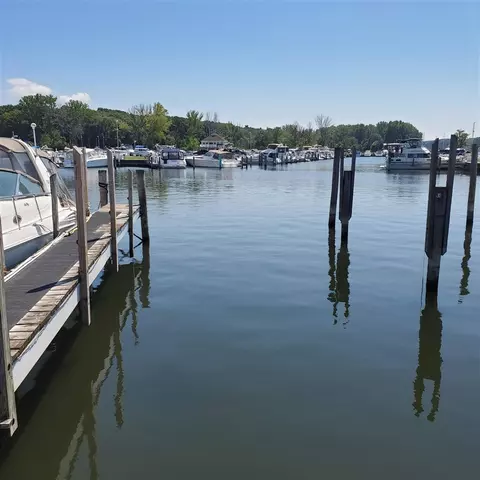 1000 Riverview #4, Benton Harbor, MI 49022