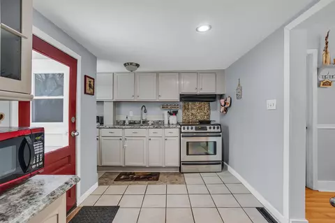 Kitchen - 606 Edgewood, Jackson, MI 49202 photo 1 of 1