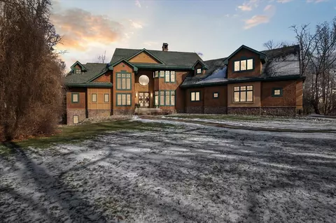 4903 Country, Jackson, MI 49201