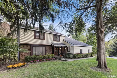 1870 Forest Shrs, Grand Rapids, MI 49546