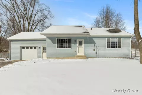 914 E Coffren, Greenville, MI 48838