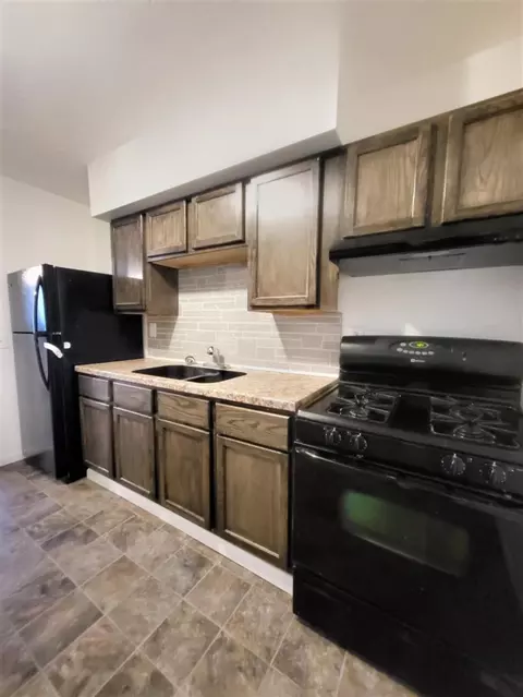 Kitchen - 307 E Brg, Lyons, MI 48851 photo 2 of 4