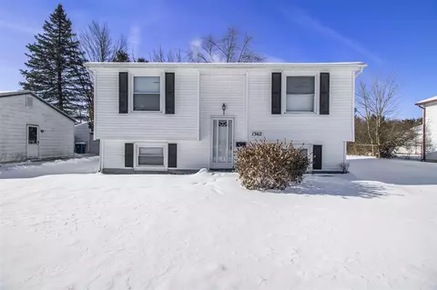 1362 Stamford, Ypsilanti, MI 48198
