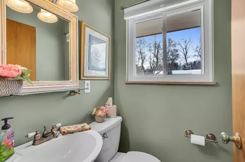 Bath - 3910 Harwich, Jackson, MI 49201 photo 3 of 4