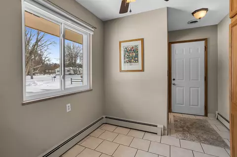 Entry Way - 3910 Harwich, Jackson, MI 49201 photo 6 of 8