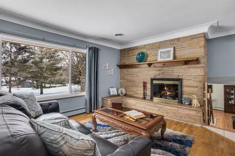 Living - 3910 Harwich, Jackson, MI 49201 photo 1 of 4