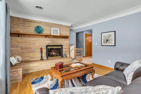 Living - 3910 Harwich, Jackson, MI 49201 photo 3 of 4