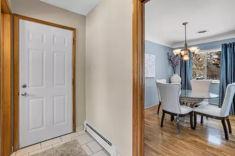 Entry Way - 3910 Harwich, Jackson, MI 49201 photo 7 of 8