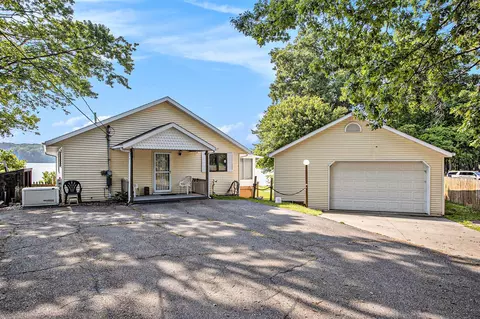 12118 N Sherman Lk, Augusta, MI 49012