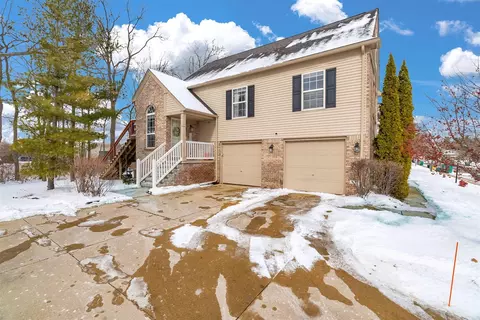 13682 Pinewood, Belleville, MI 48111